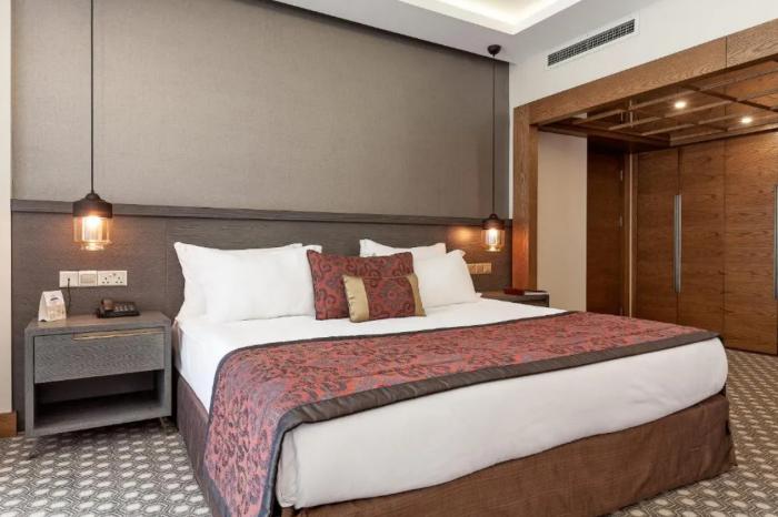 Salamis Bay Conti Resort Hotel & Casino Famagusta  Pokój zdjęcie A bedroom at the hotel