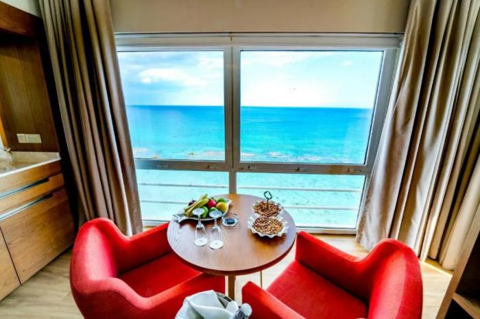 Salamis Bay Conti Resort Hotel & Casino Famagusta  Pokój zdjęcie A room at the hotel
