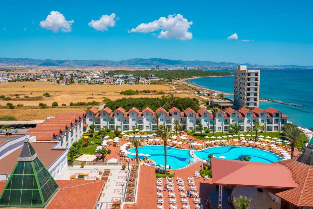 Salamis Bay Conti Resort Hotel & Casino Famagusta  Zewnętrze zdjęcie A view of the hotel