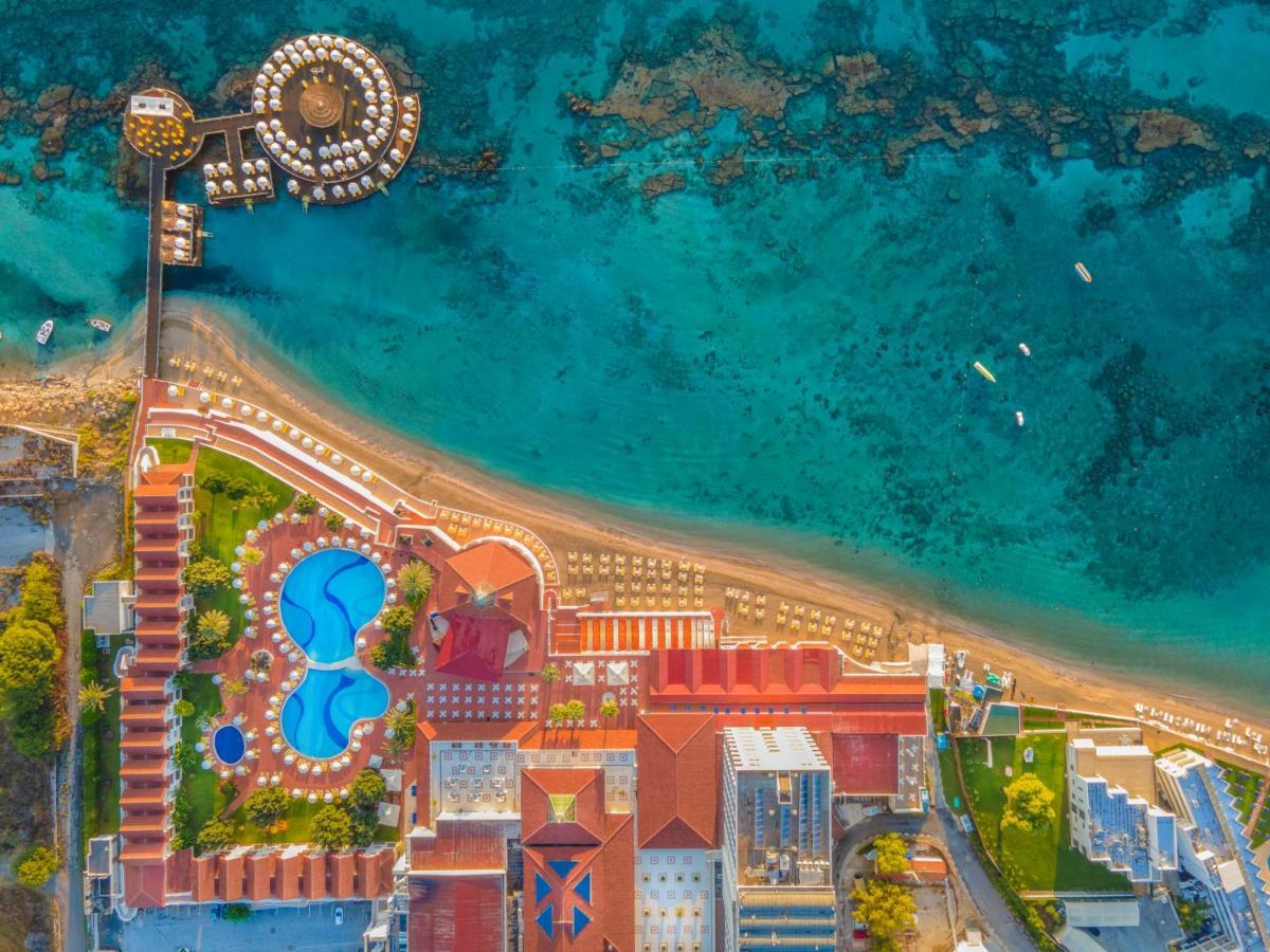 Salamis Bay Conti Resort Hotel & Casino Famagusta  Zewnętrze zdjęcie Aerial view of the resort
