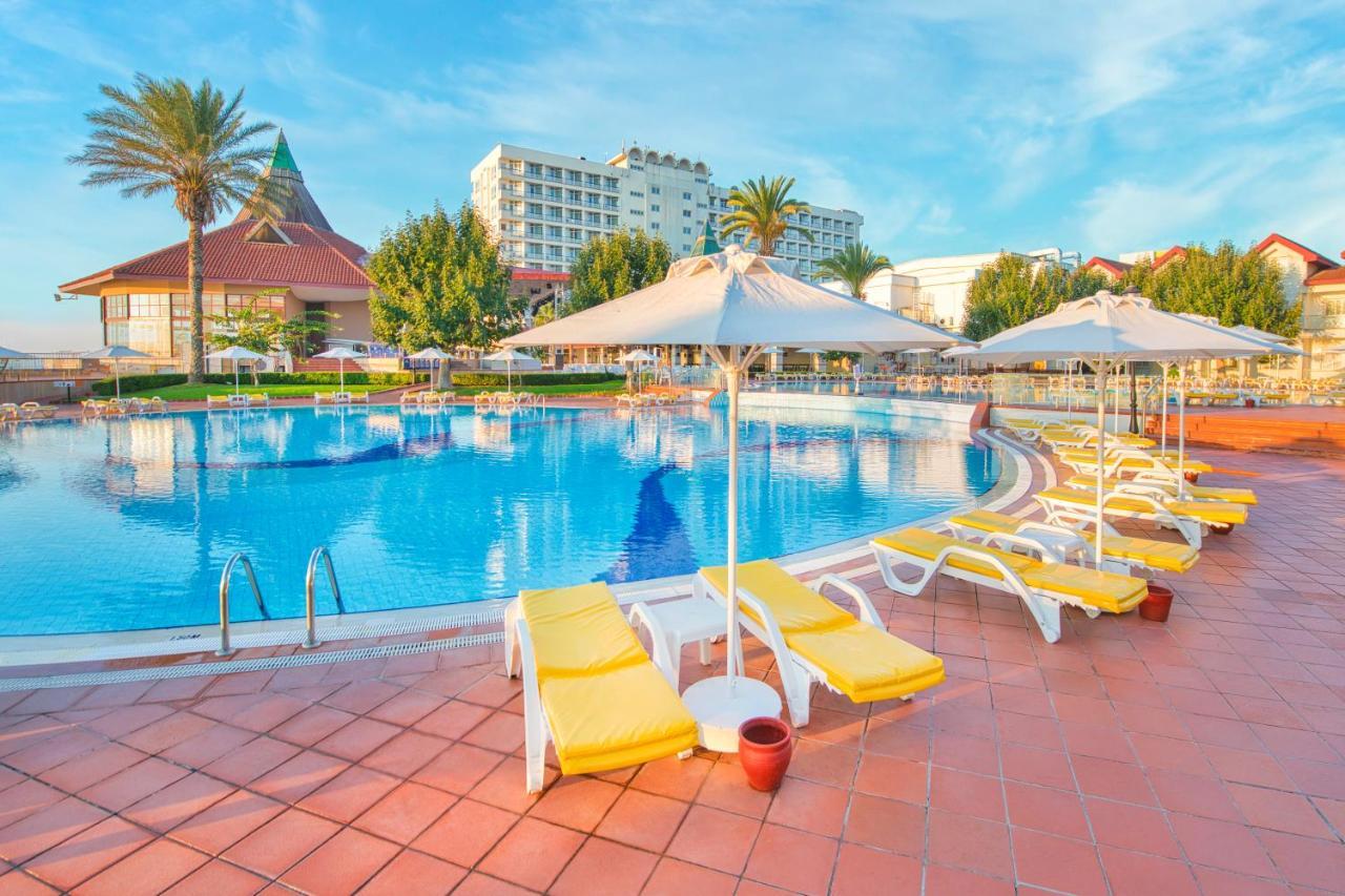 Salamis Bay Conti Resort Hotel & Casino Famagusta  Zewnętrze zdjęcie A pool at a hotel in Turkey