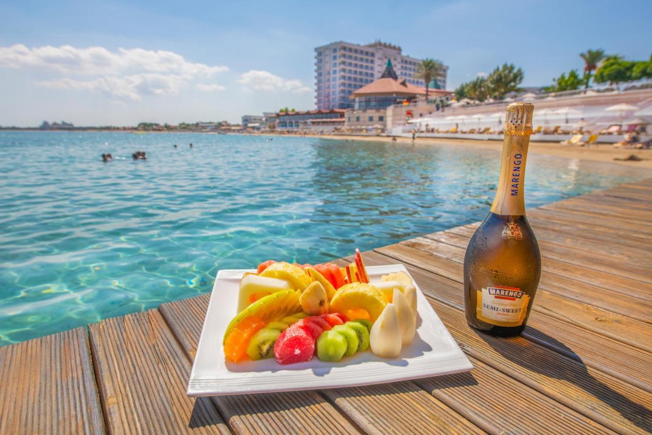 Salamis Bay Conti Resort Hotel & Casino Famagusta  Zewnętrze zdjęcie A bottle of Milaneza sparkling wine